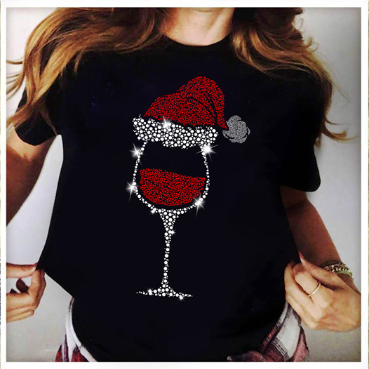 Christmas Wine Shirt Glass of Red Wine Santa Hat T Ladies T-Shirt